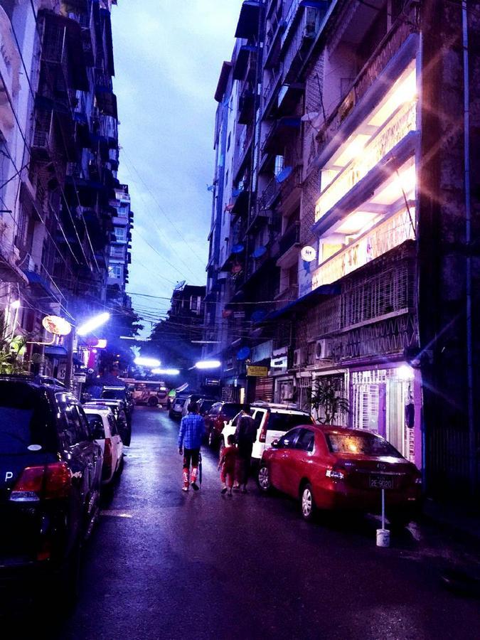 Htinn Yue Tann Hostel Yangon Luaran gambar